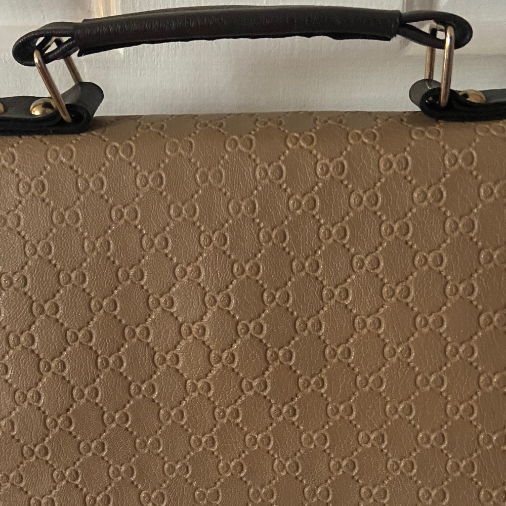 Elegant Brown and Tan Handbag - Picture 6 of 12